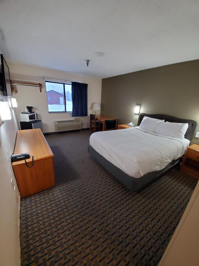 Hibbing Inn And Suites Exterior photo