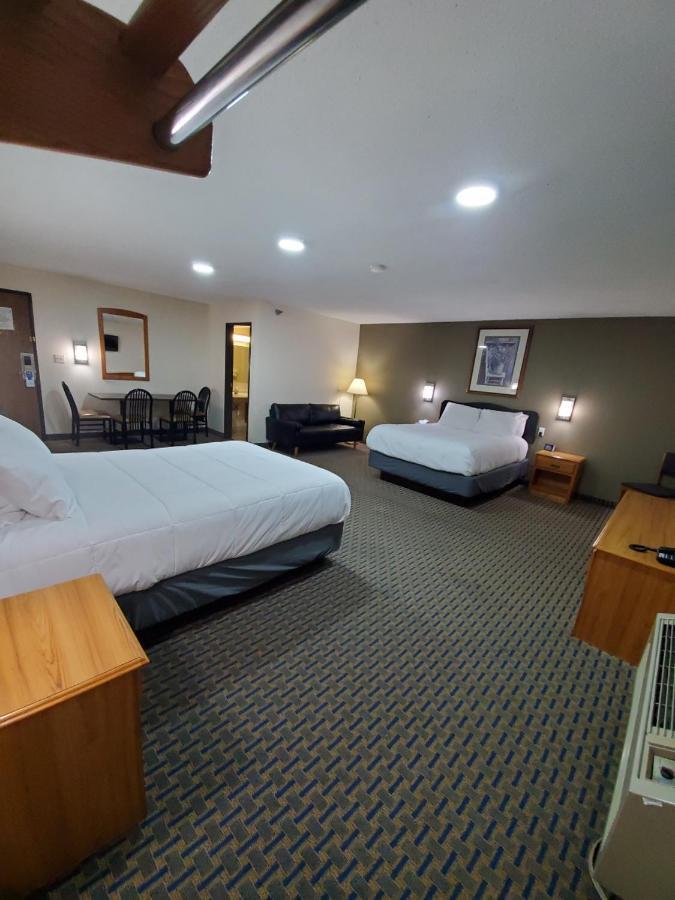 Hibbing Inn And Suites Exterior photo