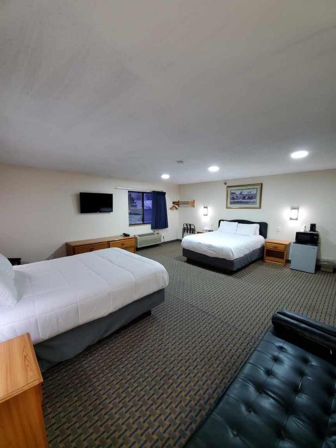 Hibbing Inn And Suites Exterior photo