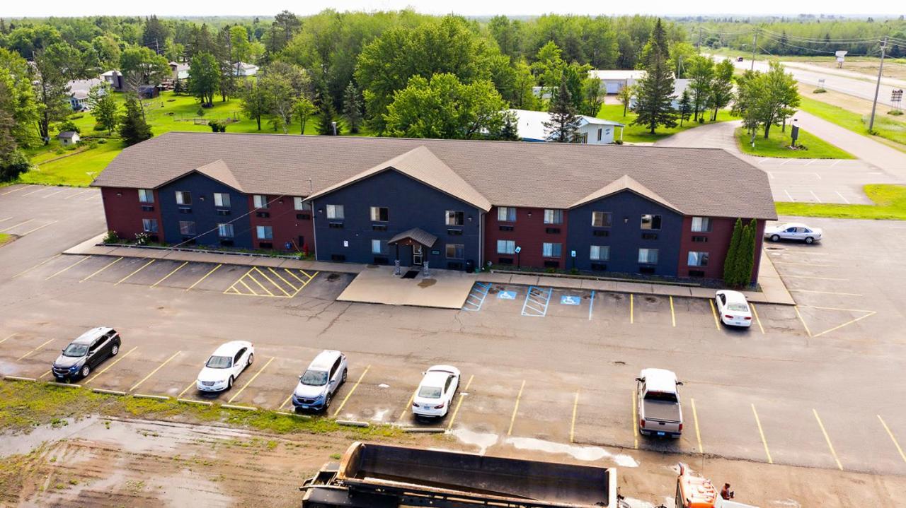 Hibbing Inn And Suites Exterior photo