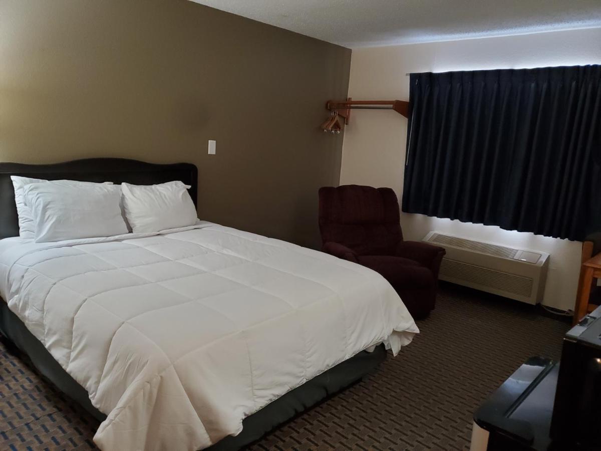 Hibbing Inn And Suites Exterior photo